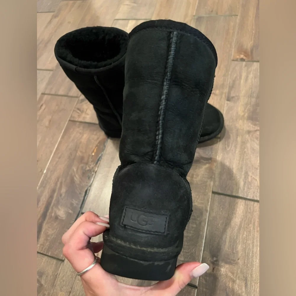 Uggs - Picture 3 of 3